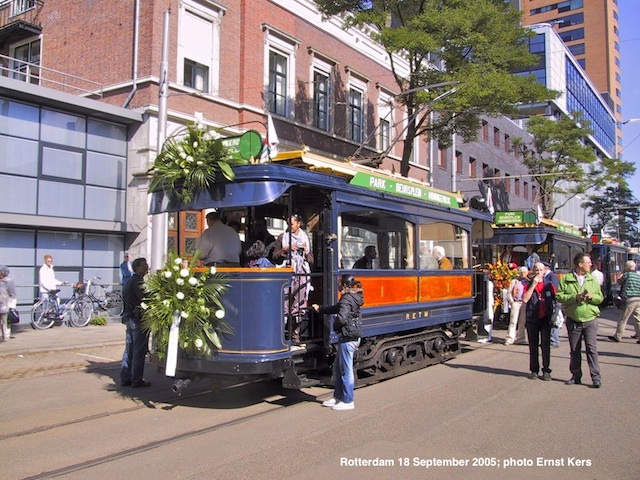 RETM 1, het
              eeerste type electrische tram tijdens de viering van 100
              jaar electrische trams
